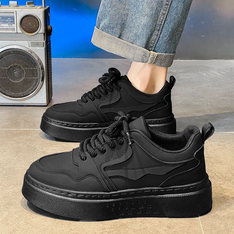 Women's Chunky Sneaker with High Platform and Stylish Accents