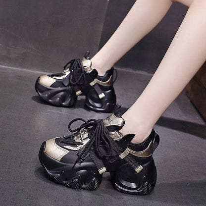 Women's sporty sneakers with innovative cushioning system and futuristic design