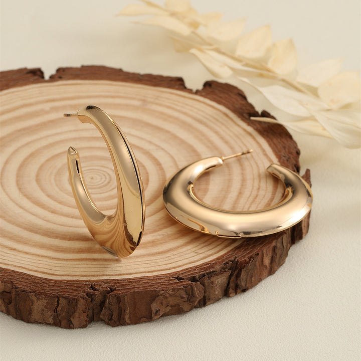 Women's Hanging Earrings in Modern Crescent Design Tom Cottons