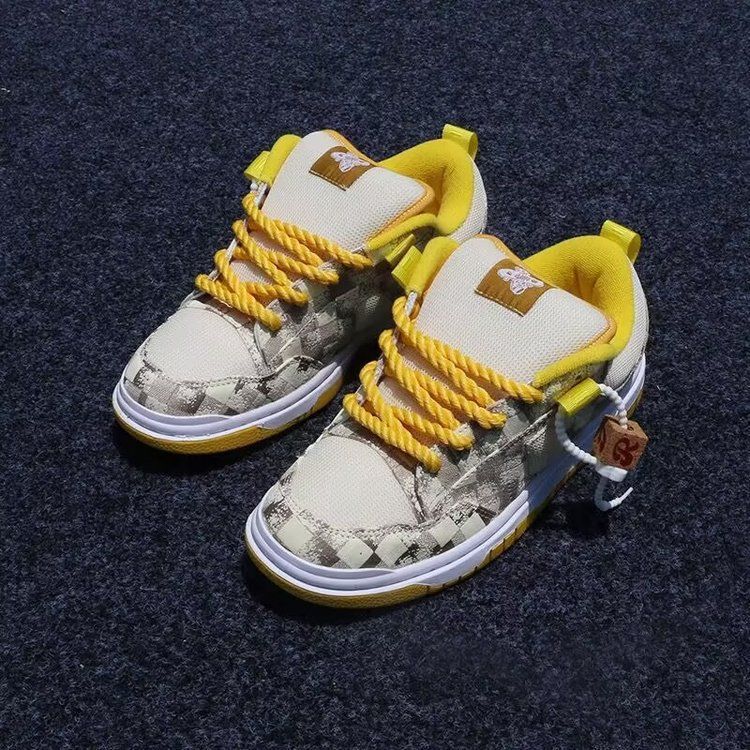 Women urban sneakers with innovative lacing and extra cushioning sole