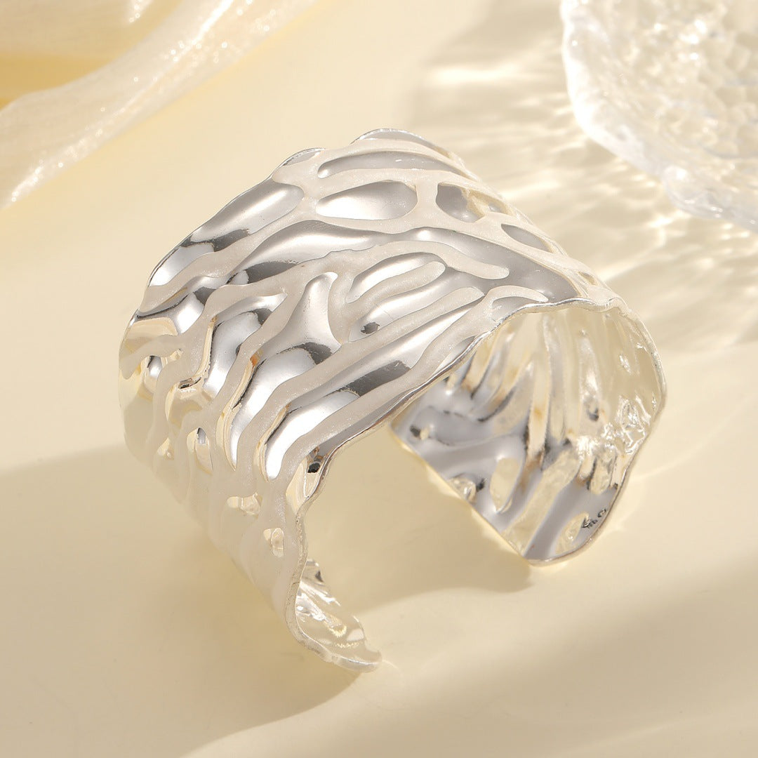 Women Open Bangle with Artistic Wave Pattern Tom Cottons