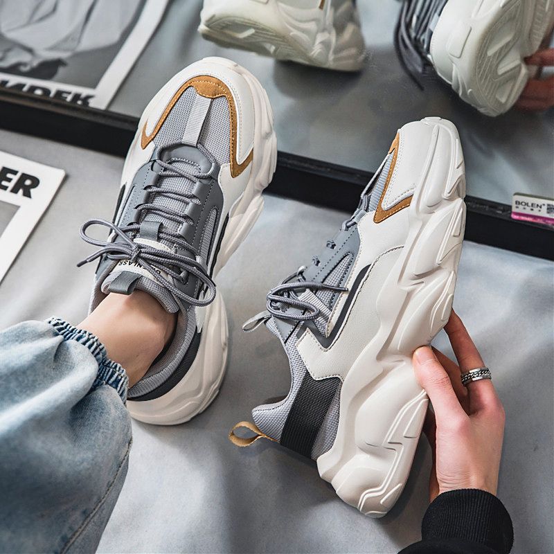 Women's sports sneakers