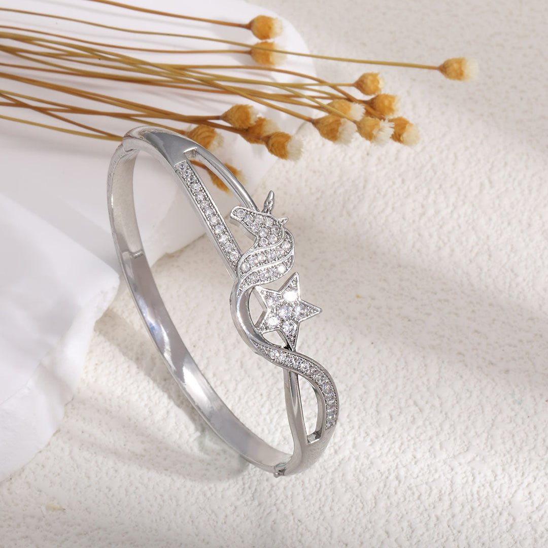 Women's bangle with elegant infinity pattern and sparkling zirconia Tom Cottons