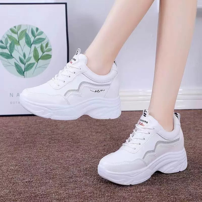Women's Sporty Sneakers with Fashionable Platform and Breathable Upper Material