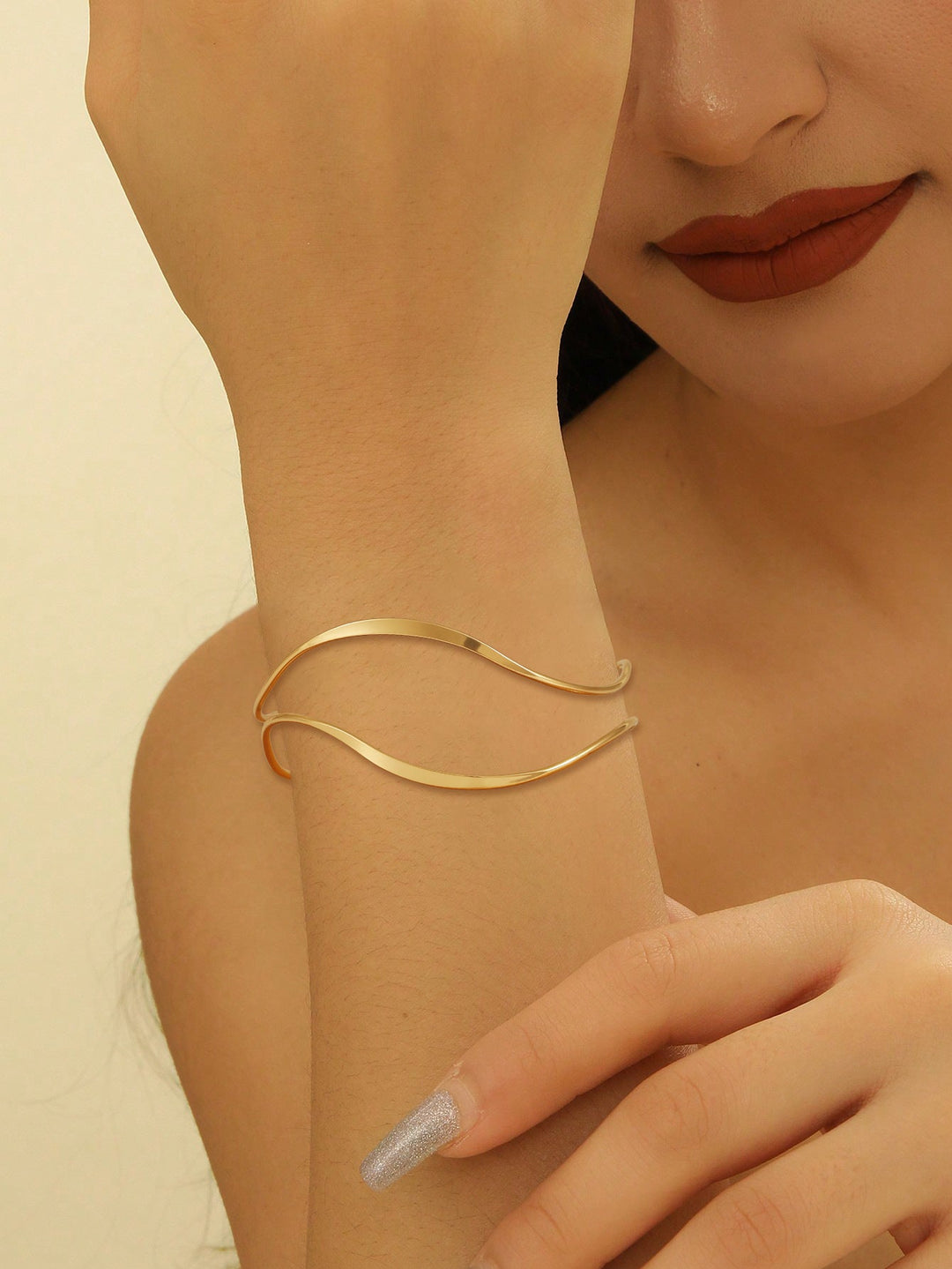 Ladies' bangle with elegant curved design Tom Cottons