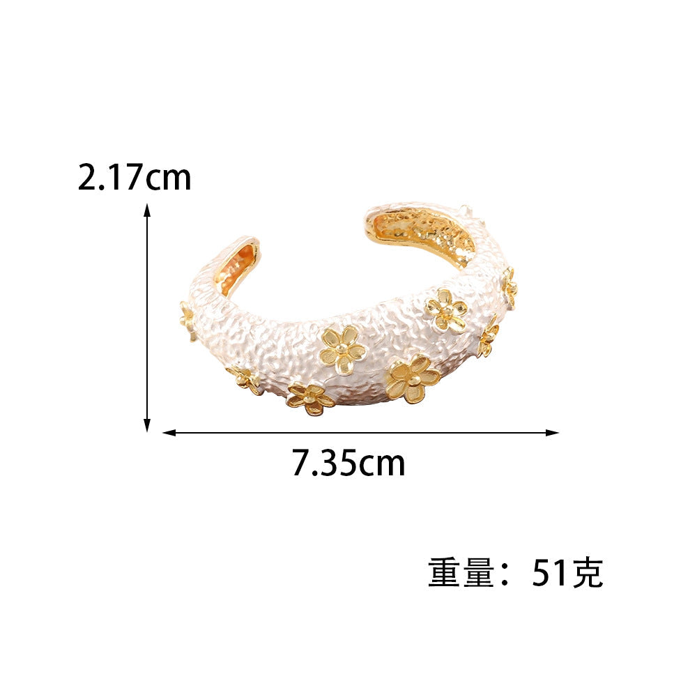 Women's bracelet with intricate flower design Tom Cottons