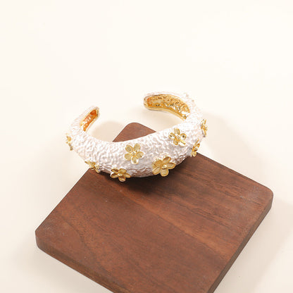 Women's bracelet with intricate flower design Tom Cottons