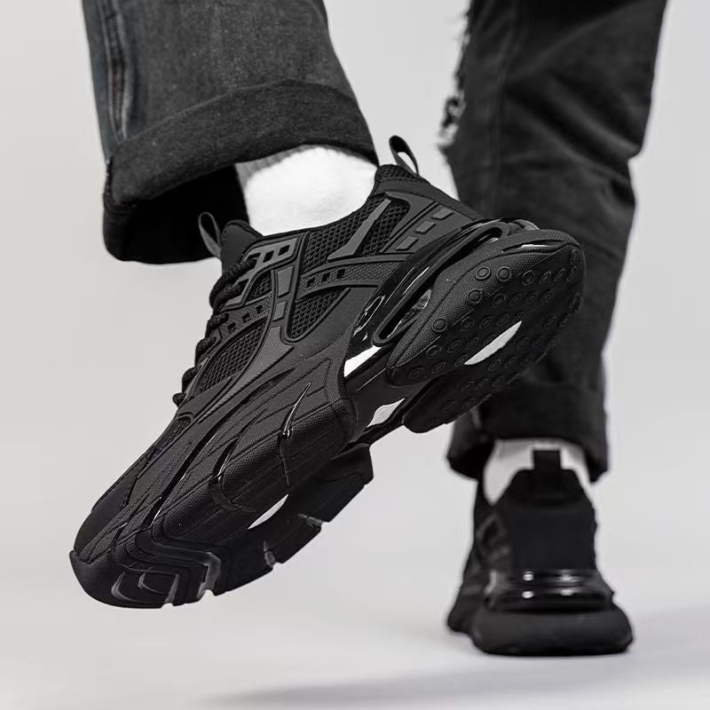 Women's sporty sneakers with innovative cushioning technology
