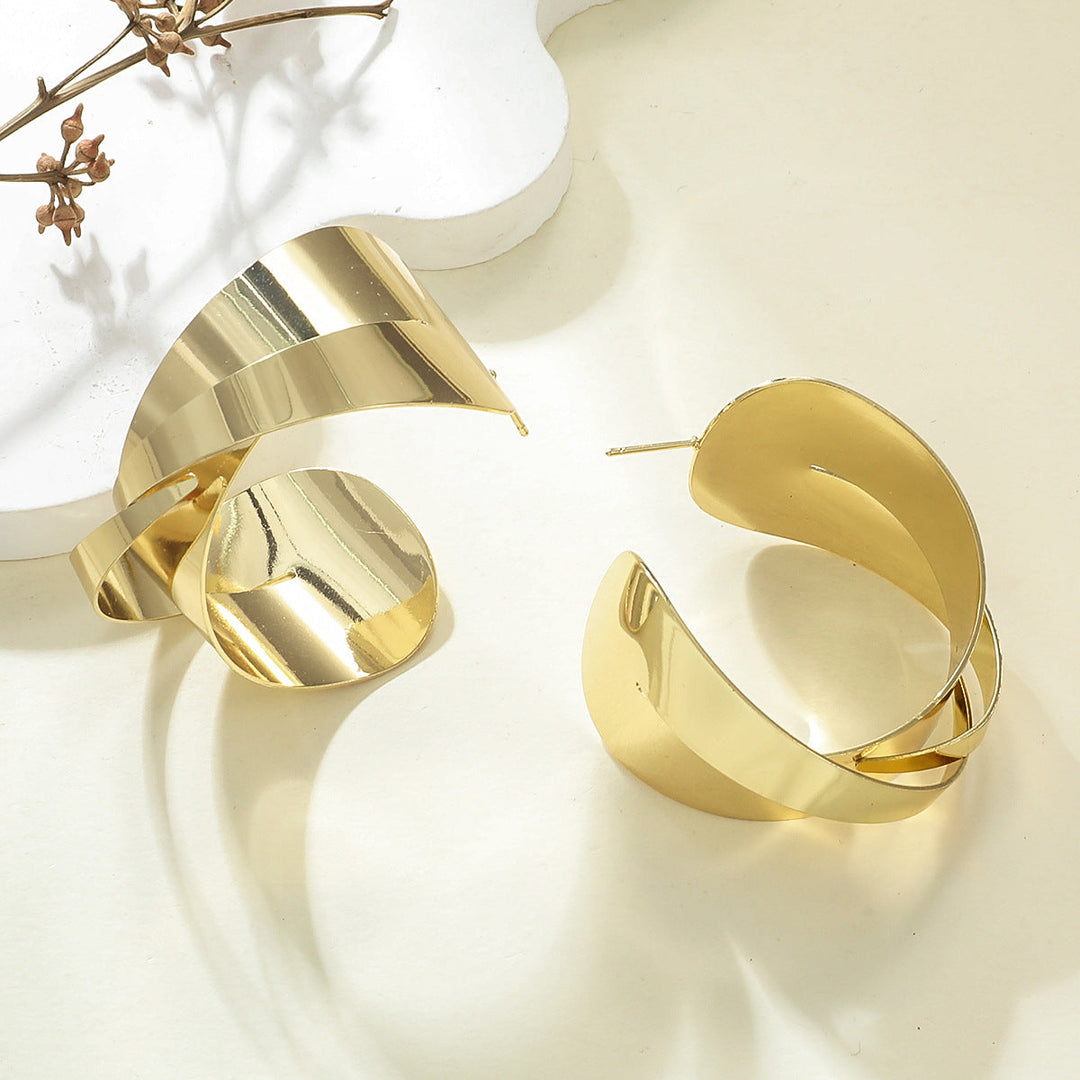 Women's Hanging Earrings in Elegant Wave Pattern Tom Cottons
