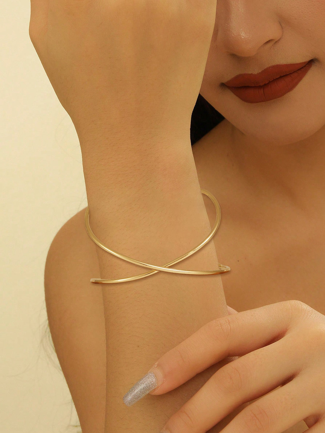 Ladies' bangle with elegant curved design Tom Cottons