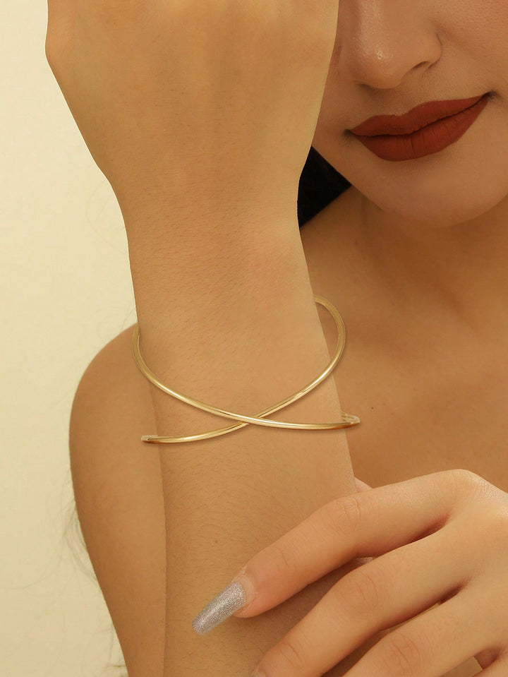 Ladies' bangle with elegant curved design Tom Cottons