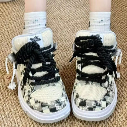 Women urban sneakers with innovative lacing and extra cushioning sole