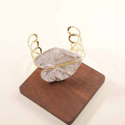 Women's bracelet with intricate flower design Tom Cottons