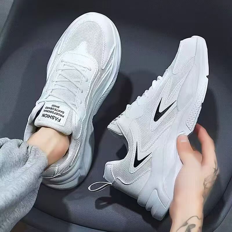 Ladies' sports shoes with breathable mesh upper and flex technology