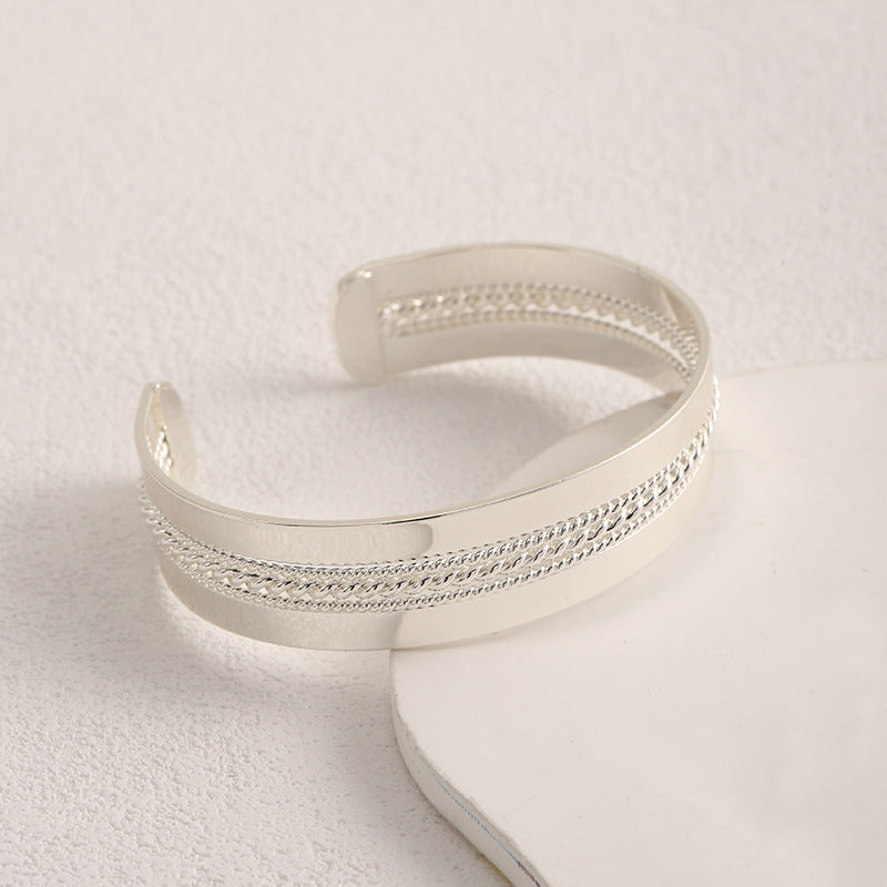 Ladies Open Bangle with Elegant Structure Design Tom Cottons