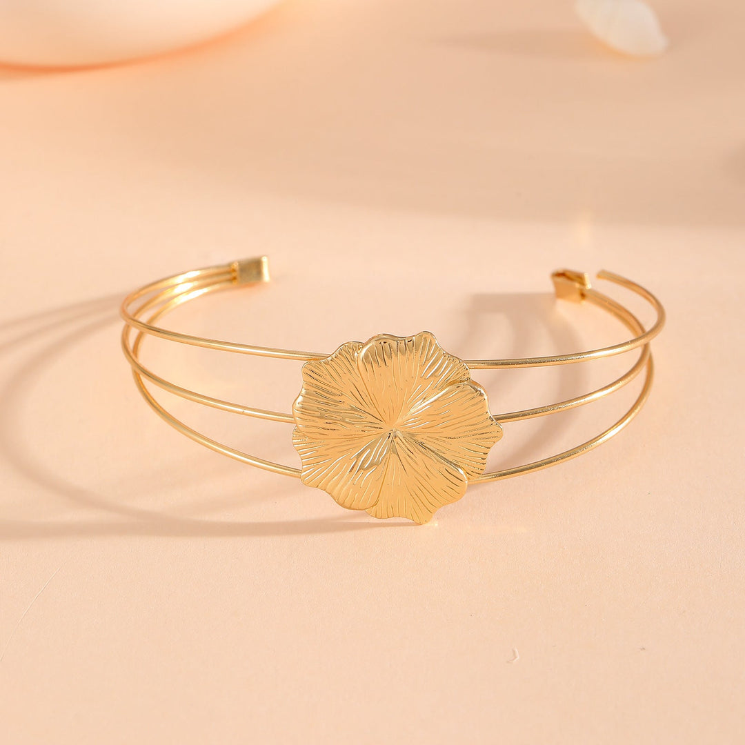 Women's bracelet with intricate bow design Tom Cottons