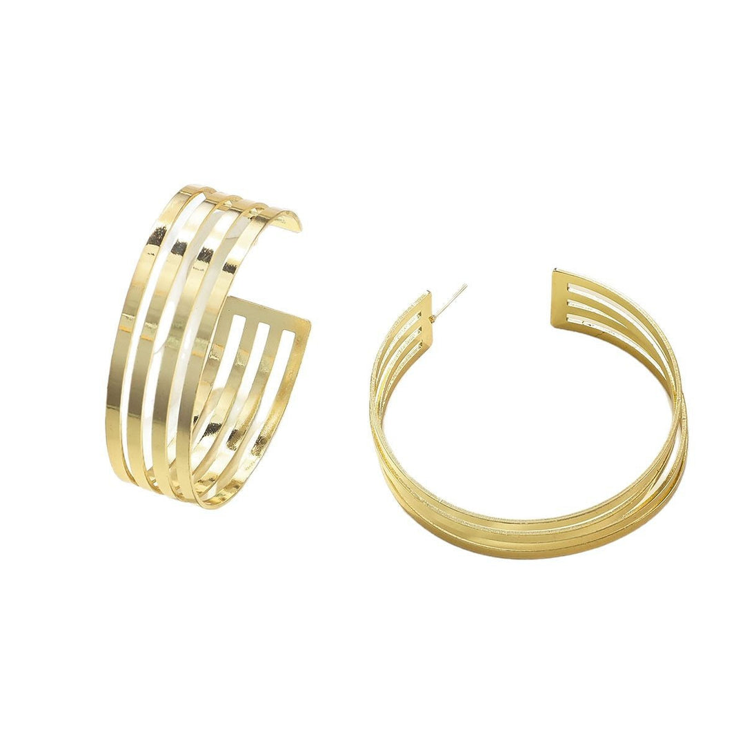 Women's Hanging Earrings in Elegant Wave Pattern Tom Cottons