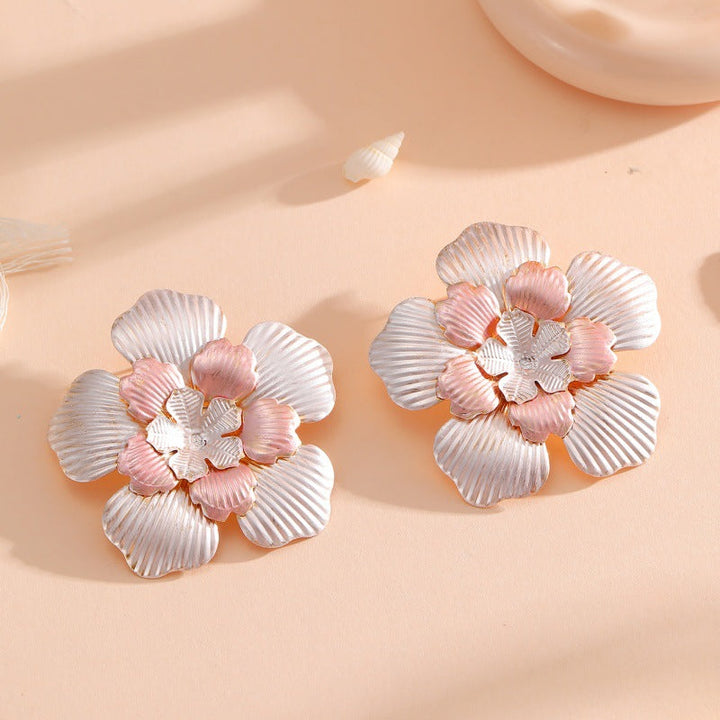 Ladies' flower earrings with intricate design and glossy accents Tom Cottons