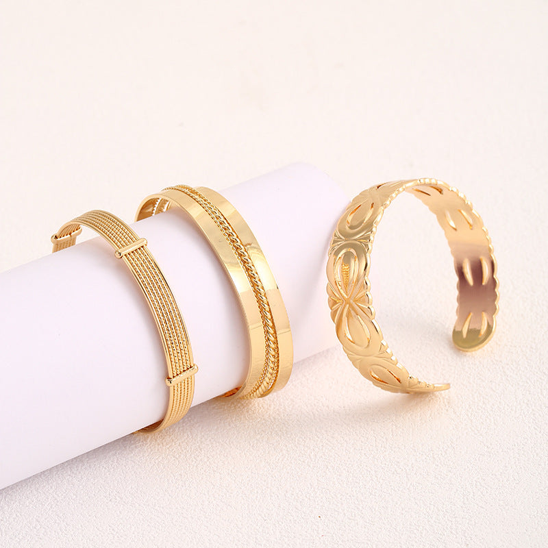 Ladies Open Bangle with Elegant Structure Design Tom Cottons