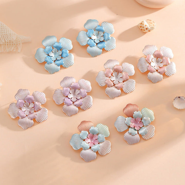 Ladies' flower earrings with intricate design and glossy accents Tom Cottons