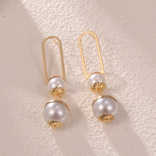 Ladies earrings with elegant pearl design Tom Cottons