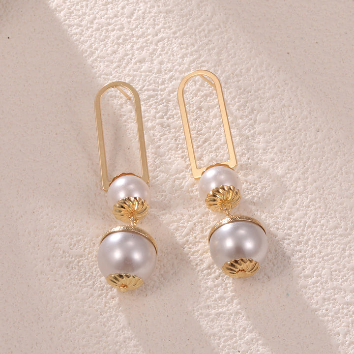 Ladies earrings with elegant pearl design Tom Cottons