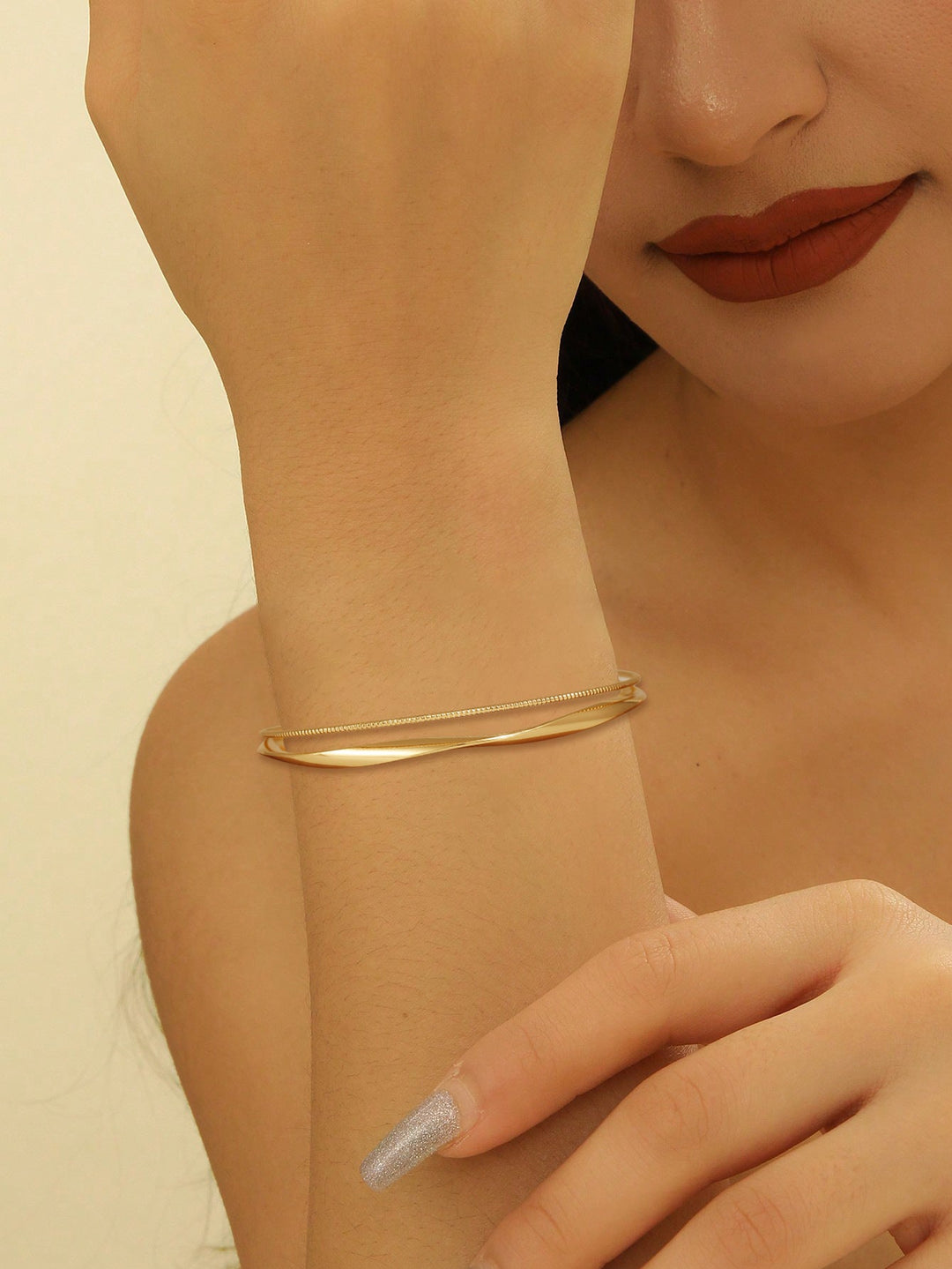 Ladies' bangle with elegant curved design Tom Cottons