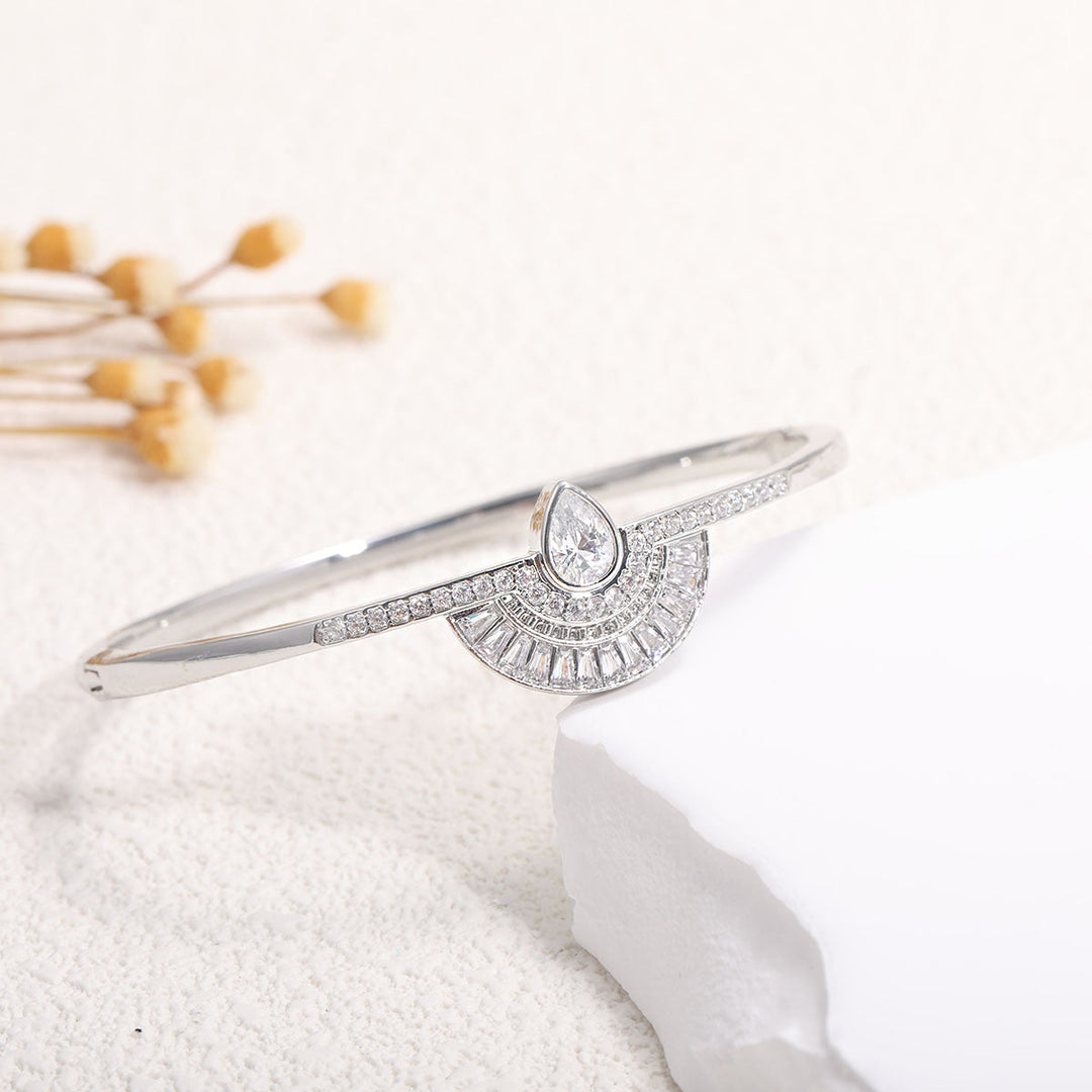 Ladies bracelet with elaborate infinity symbol and sparkling zirconia Tom Cottons