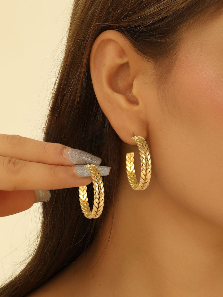 Women artistically designed hoops Tom Cottons