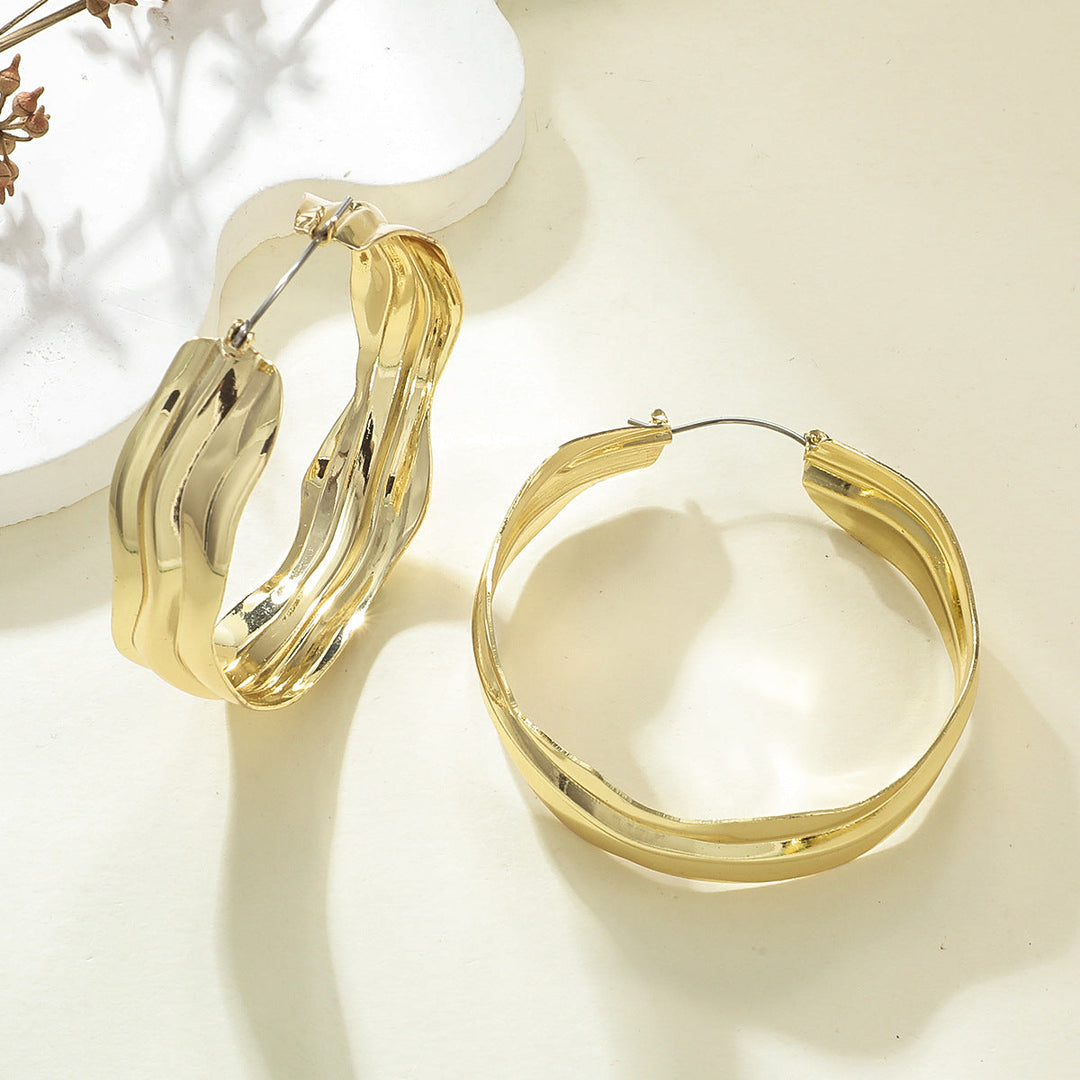 Women's Hanging Earrings in Elegant Wave Pattern Tom Cottons