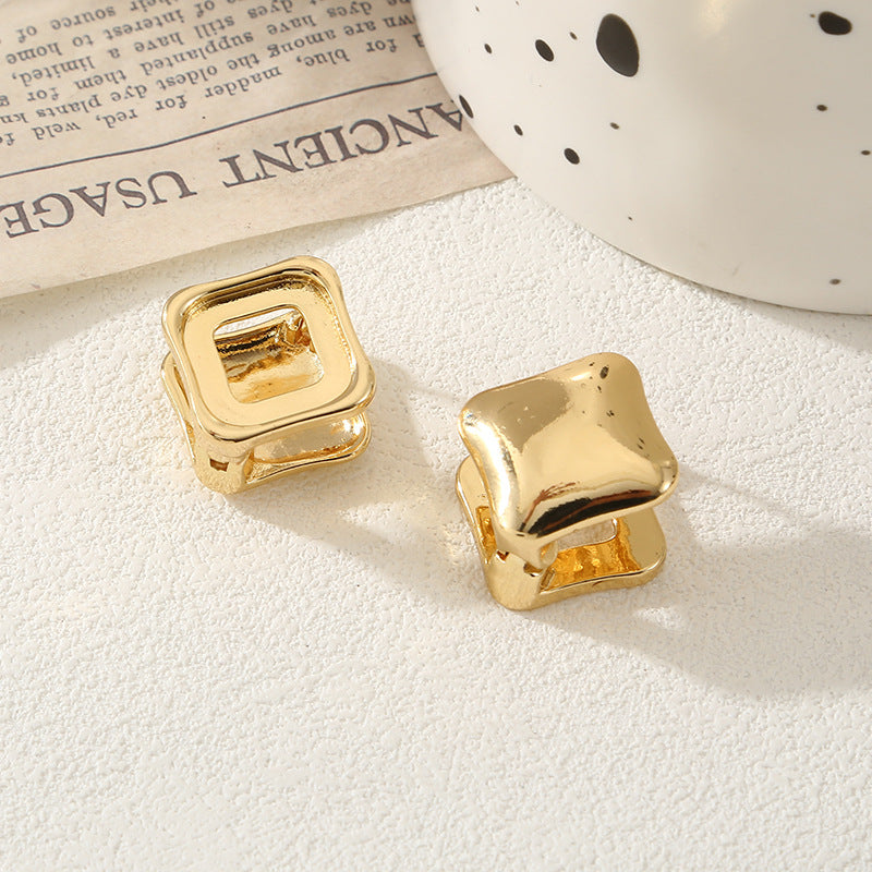 Women's ear clips in elegant shell design Tom Cottons
