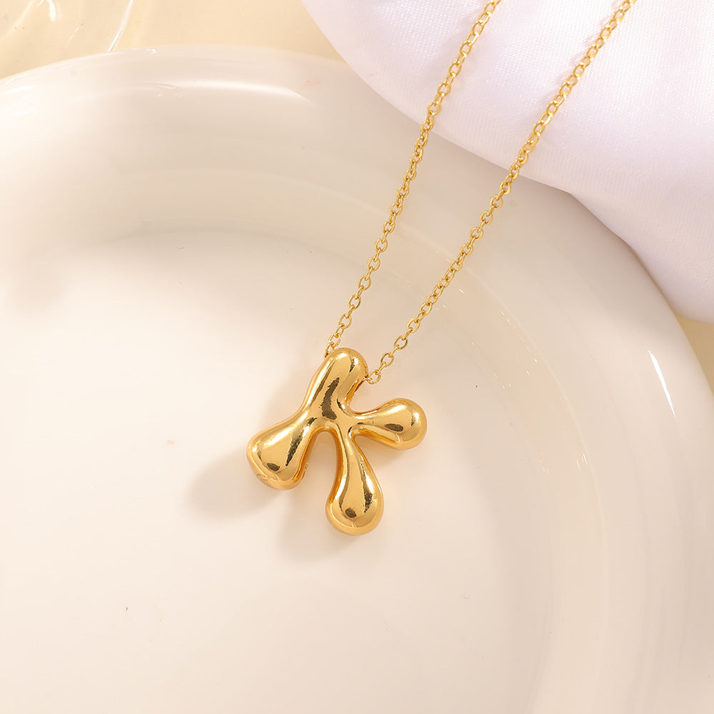 Women's necklace with curved letter pendant Tom Cottons