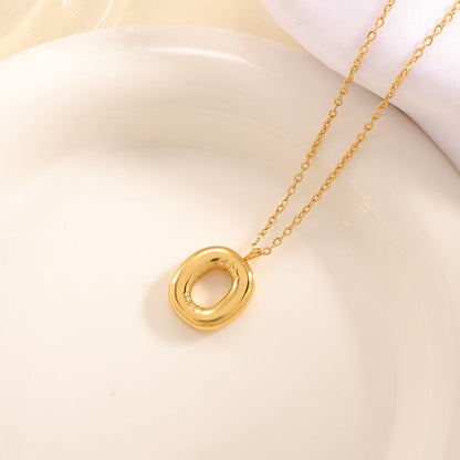 Women's necklace with curved letter pendant Tom Cottons