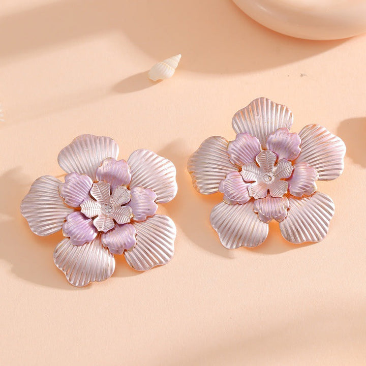 Ladies' flower earrings with intricate design and glossy accents Tom Cottons