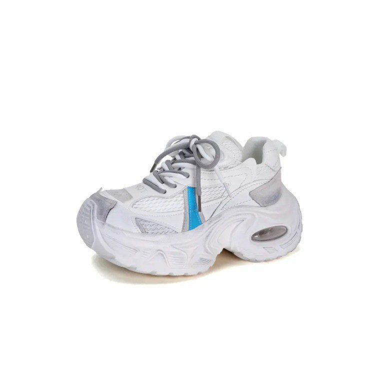 Women’s sporty sneakers with stable cushioning and innovative design